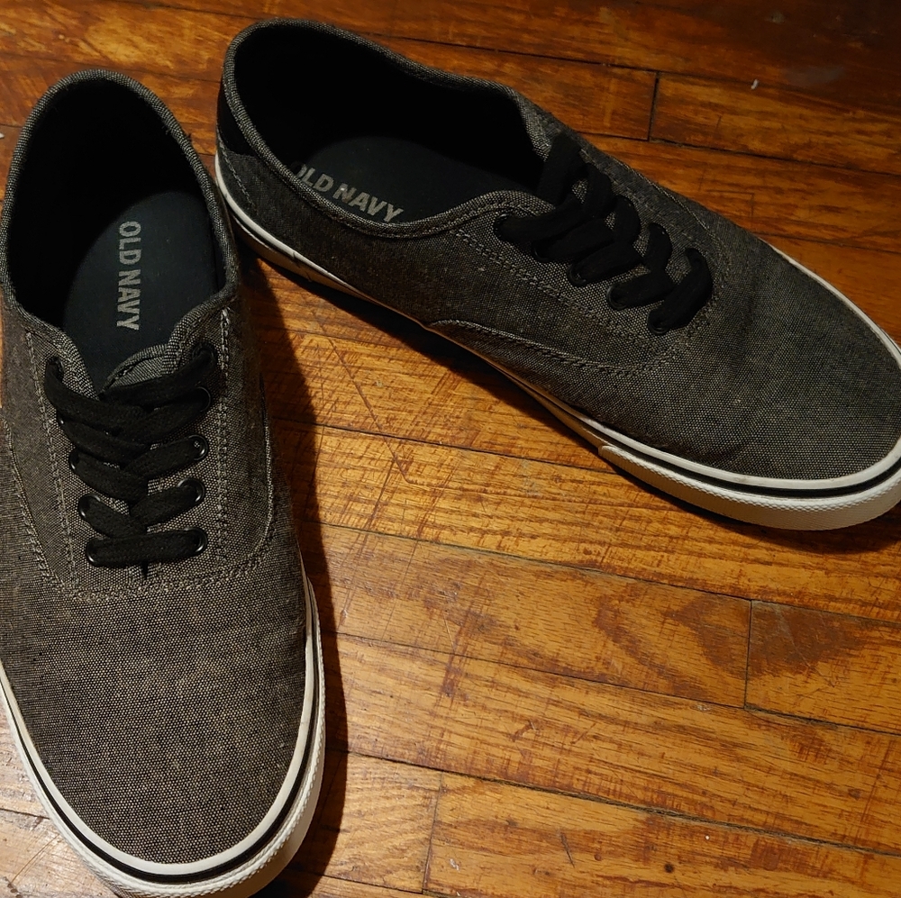 Men's Old Navy size 9 shoes
